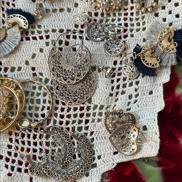 (Vintage clip ons )an the rest pierce with necklaces great bundle - Picture 6 of 10